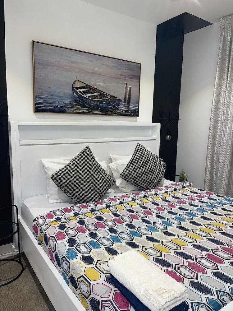 Unique Homes by Embassy Gardens Luxury Studio Suite, Courtyard View 2