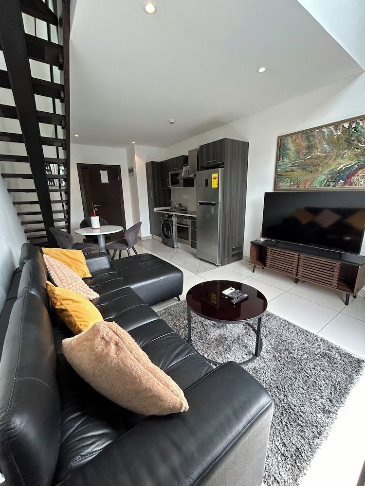 Unique Homes by Embassy Gardens Deluxe Duplex, 1 Bedroom, Pool View 46