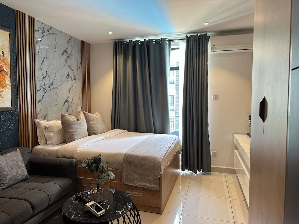 Unique Homes by Embassy Gardens Luxury Studio Suite, Courtyard View 16