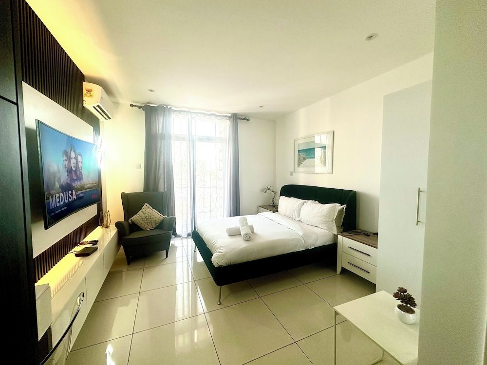 Unique Homes by Embassy Gardens Luxury Studio Suite, Courtyard View 35