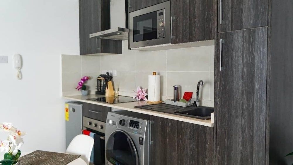 Unique Homes by Embassy Gardens Executive Apartment, 1 Queen Bed, Accessible 17