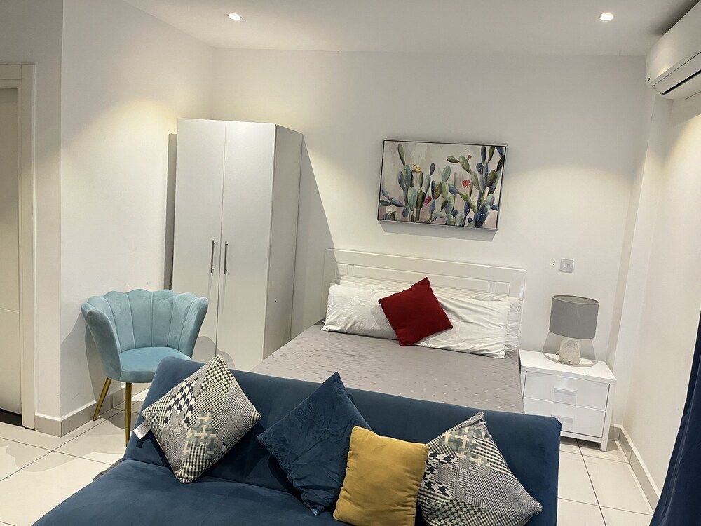 Unique Homes by Embassy Gardens Luxury Studio Suite, Courtyard View 6