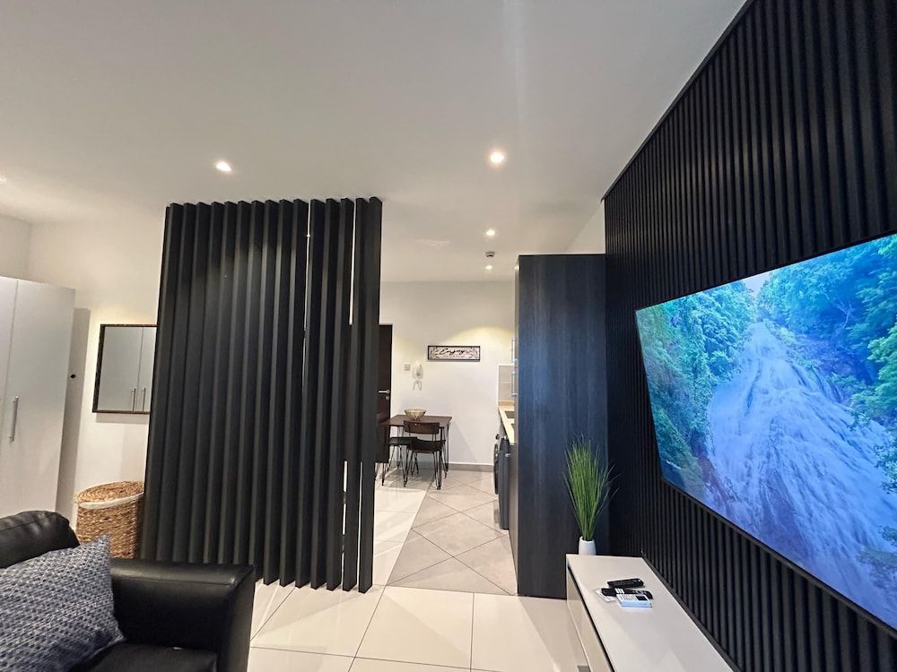 Unique Homes by Embassy Gardens Luxury Studio Suite, Courtyard View 95