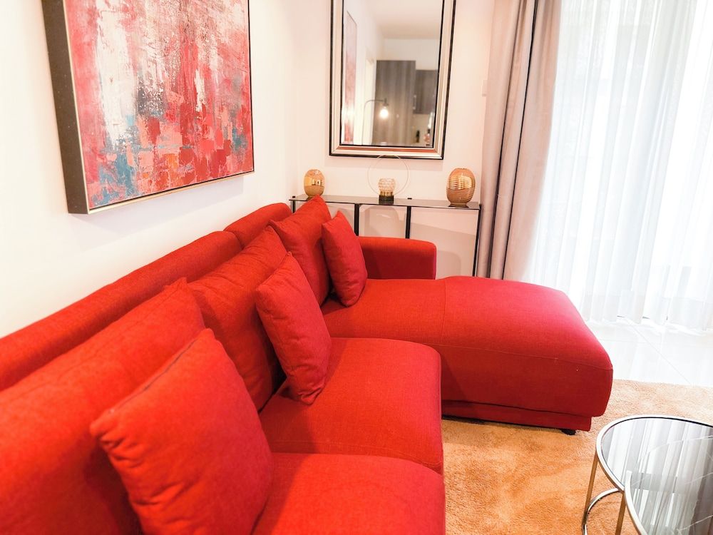 Unique Homes by Embassy Gardens Executive Apartment, 1 Queen Bed, Accessible 32