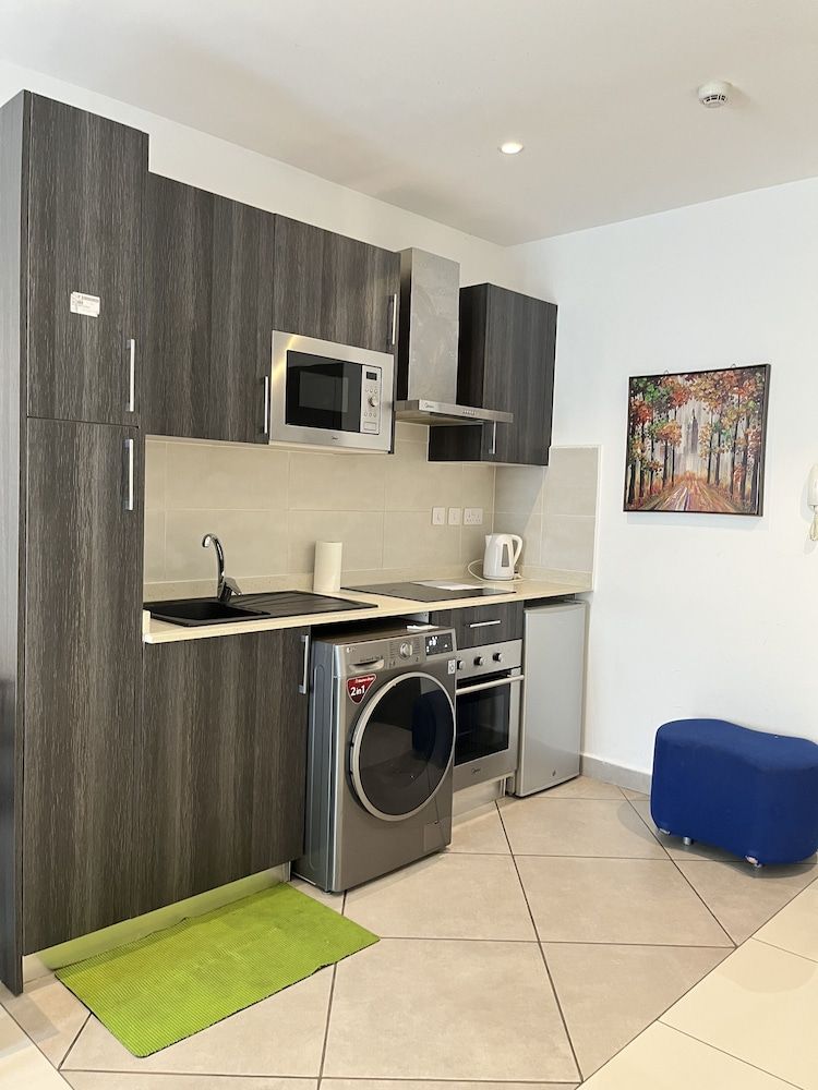 Unique Homes by Embassy Gardens Luxury Studio Suite, Courtyard View 43