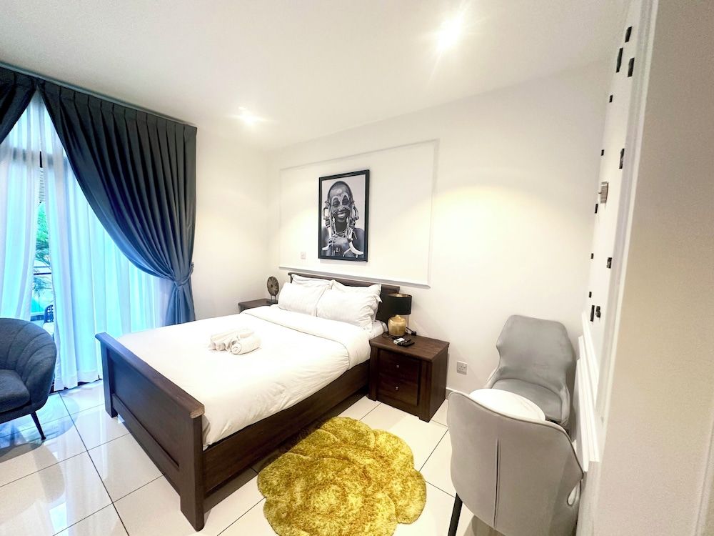 Unique Homes by Embassy Gardens Luxury Studio Suite, Courtyard View 29