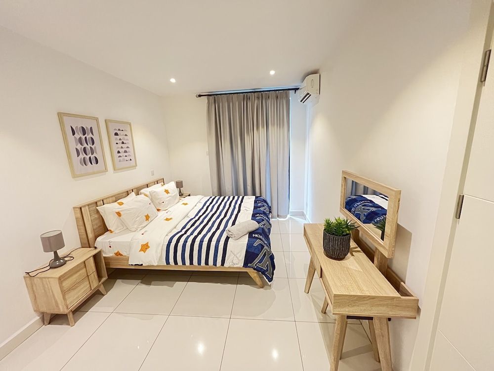 Unique Homes by Embassy Gardens Deluxe Duplex, 1 Bedroom, Pool View 4