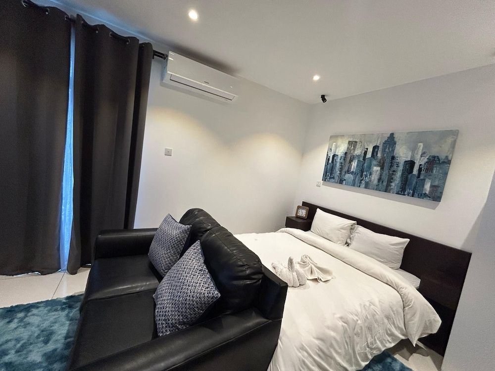 Unique Homes by Embassy Gardens Luxury Studio Suite, Courtyard View 33