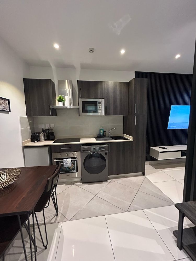 Unique Homes by Embassy Gardens Luxury Studio Suite, Courtyard View 87