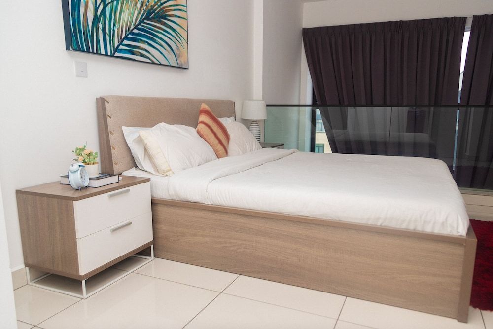 Unique Homes by Embassy Gardens Deluxe Duplex, 1 Bedroom, Pool View 9