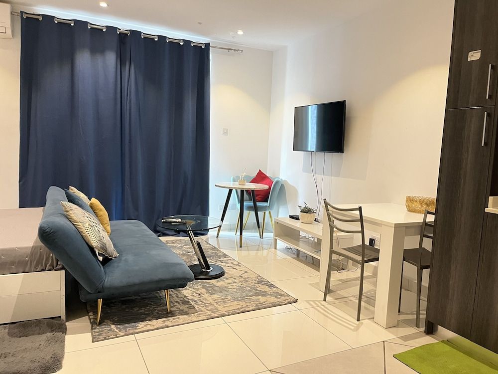 Unique Homes by Embassy Gardens Luxury Studio Suite, Courtyard View 72