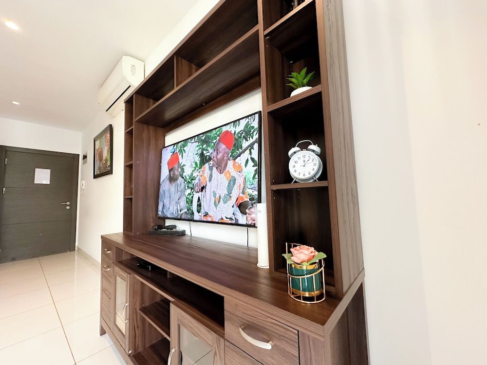 Unique Homes by Embassy Gardens Executive Apartment, 1 Queen Bed, Accessible 36