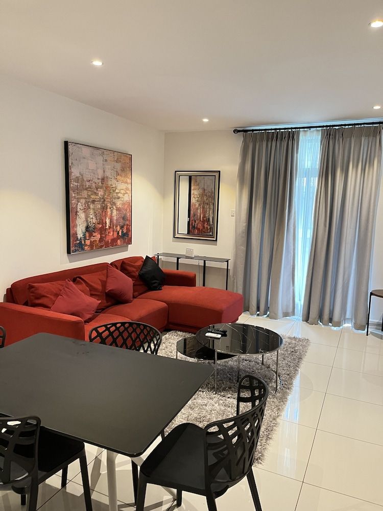 Unique Homes by Embassy Gardens Deluxe Duplex, 1 Bedroom, Pool View 14