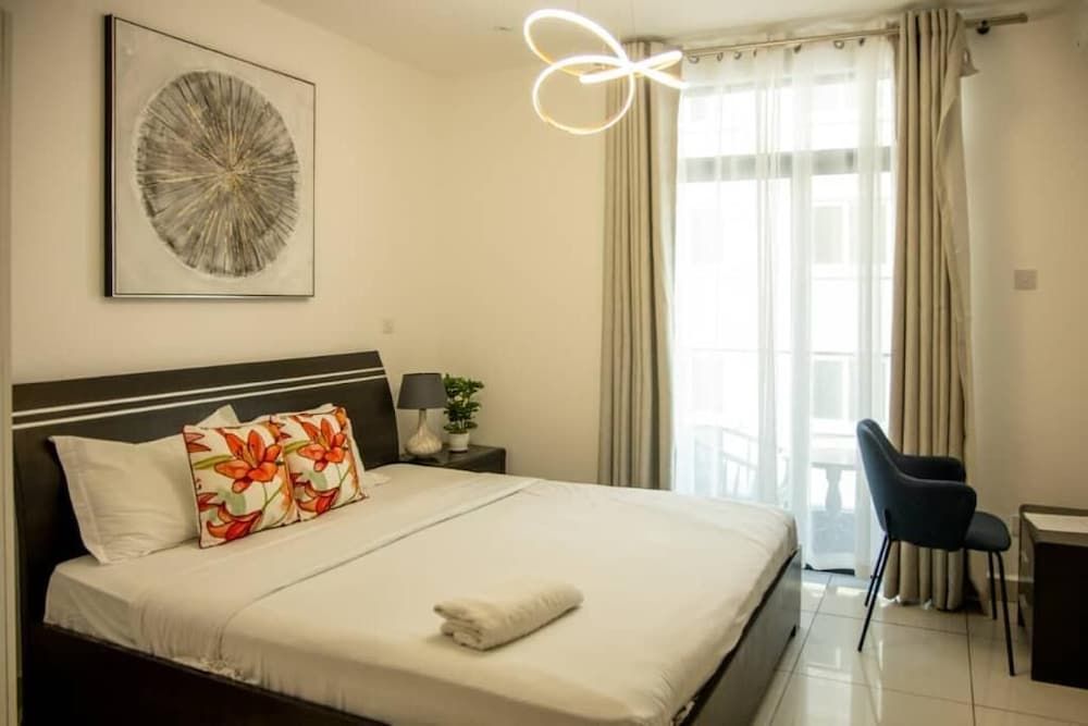 Unique Homes by Embassy Gardens Luxury Studio Suite, Courtyard View 7