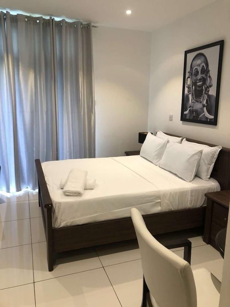 Unique Homes by Embassy Gardens Luxury Studio Suite, Courtyard View 12