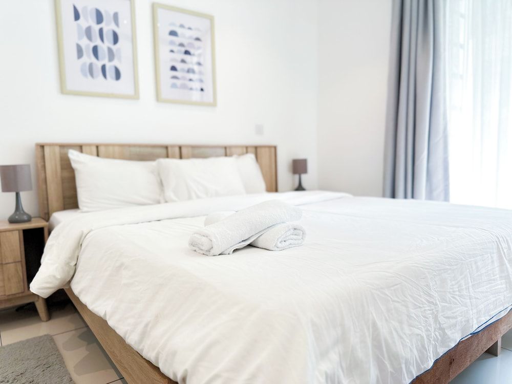 Unique Homes by Embassy Gardens Executive Apartment, 1 Queen Bed, Accessible 5