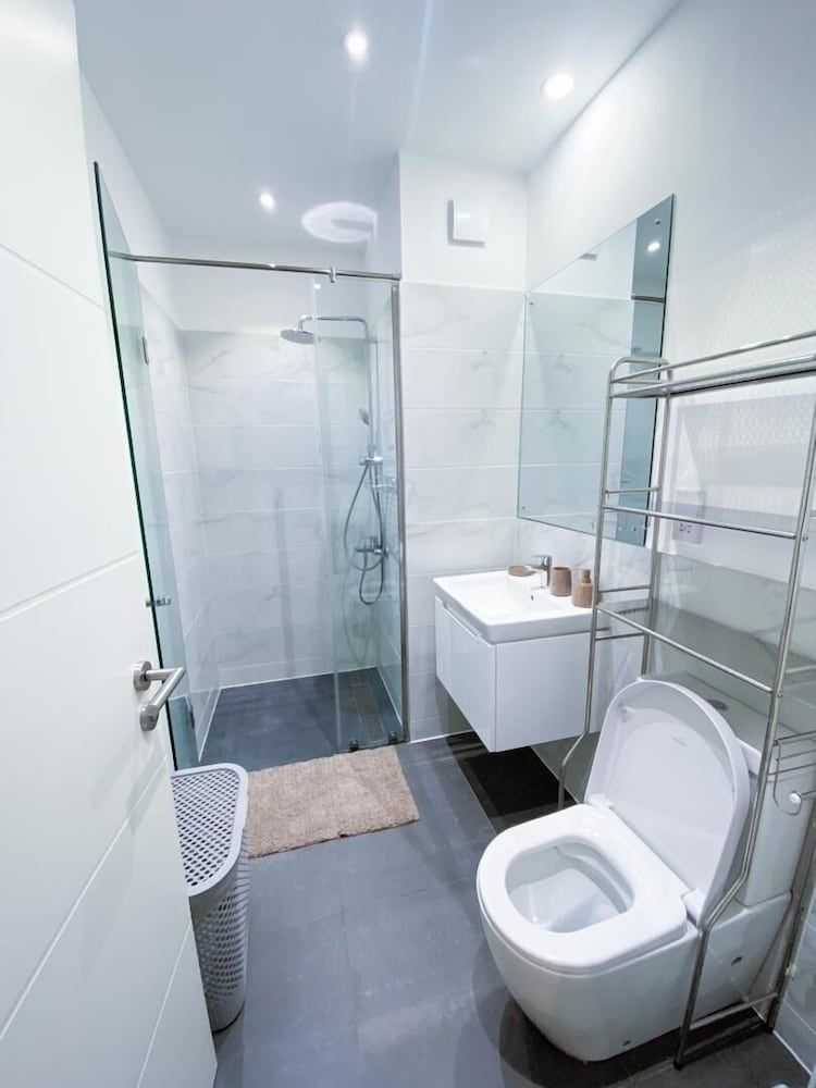 Unique Homes by Embassy Gardens Executive Apartment, 1 Queen Bed, Accessible 21