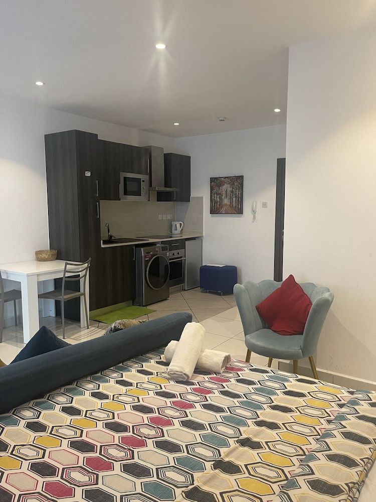 Unique Homes by Embassy Gardens Luxury Studio Suite, Courtyard View 71