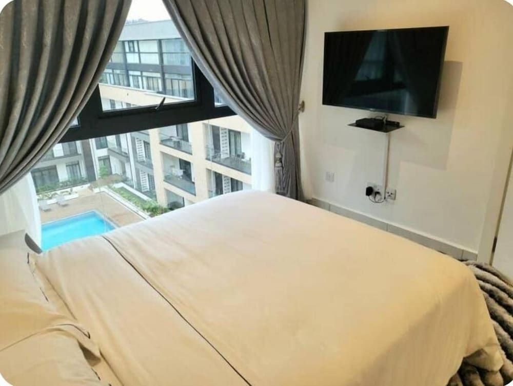 Unique Homes by Embassy Gardens Deluxe Duplex, 1 Bedroom, Pool View 11