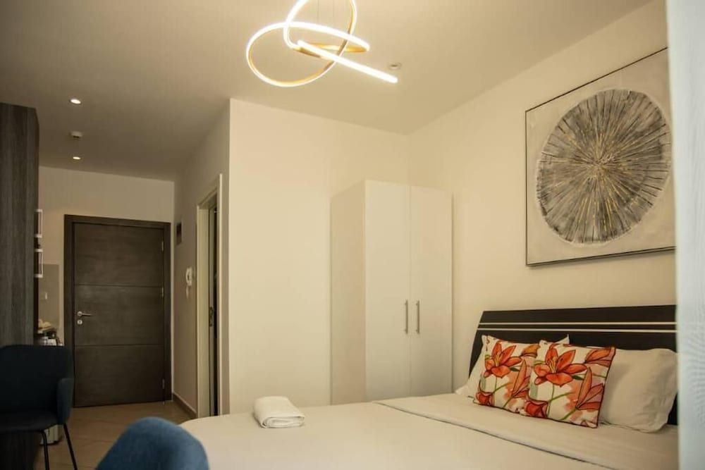 Unique Homes by Embassy Gardens Luxury Studio Suite, Courtyard View 11