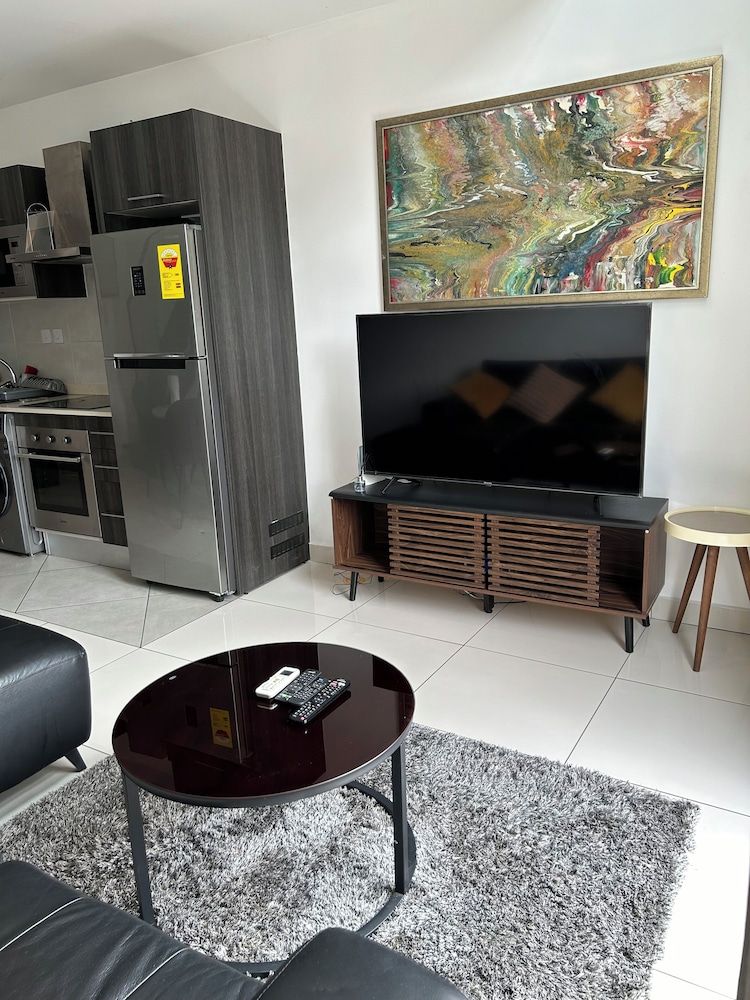 Unique Homes by Embassy Gardens Deluxe Duplex, 1 Bedroom, Pool View 48