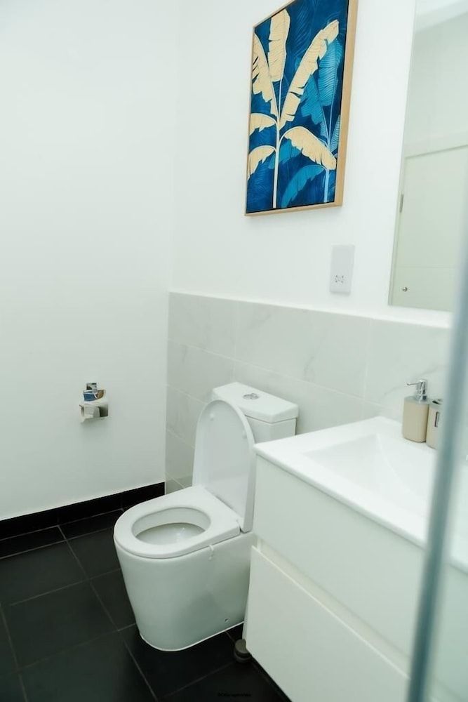 Unique Homes by Embassy Gardens Luxury Studio Suite, Courtyard View 64