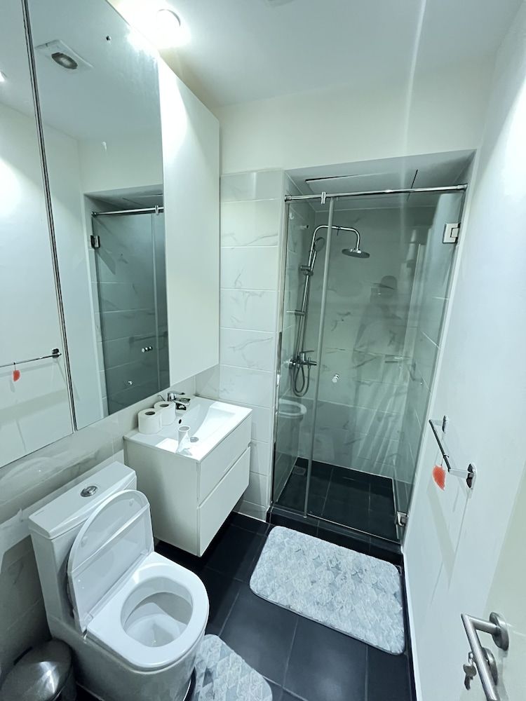 Unique Homes by Embassy Gardens Deluxe Duplex, 1 Bedroom, Pool View 23