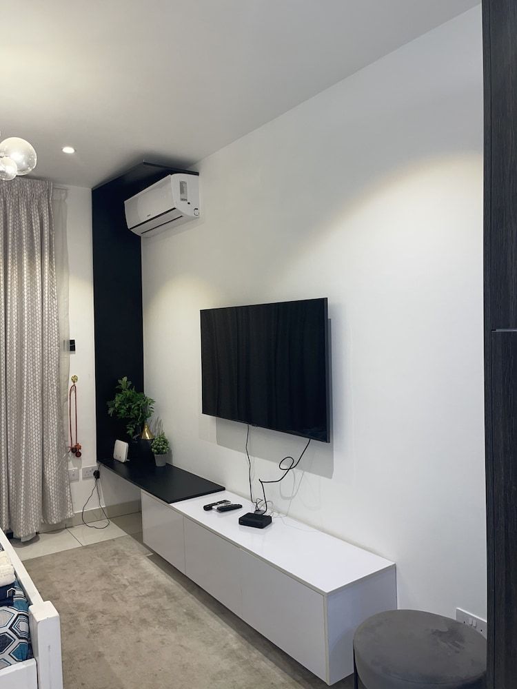 Unique Homes by Embassy Gardens Luxury Studio Suite, Courtyard View 69