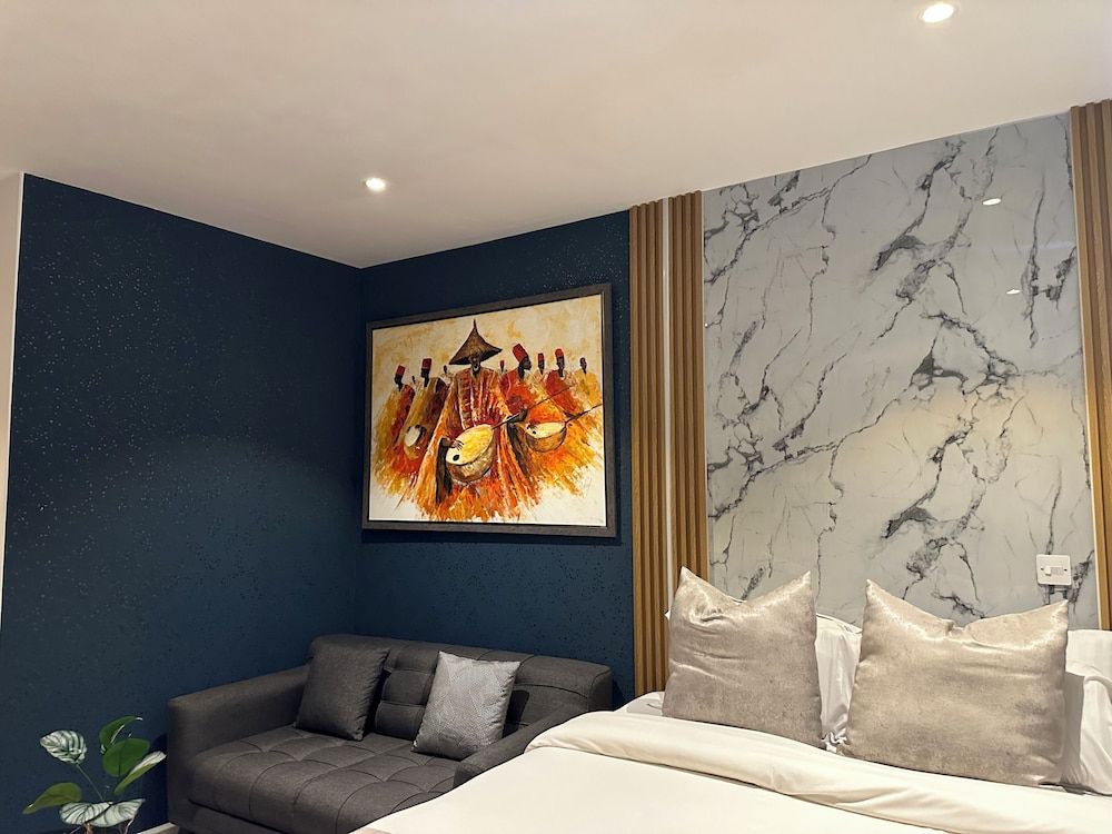 Unique Homes by Embassy Gardens Luxury Studio Suite, Courtyard View 13