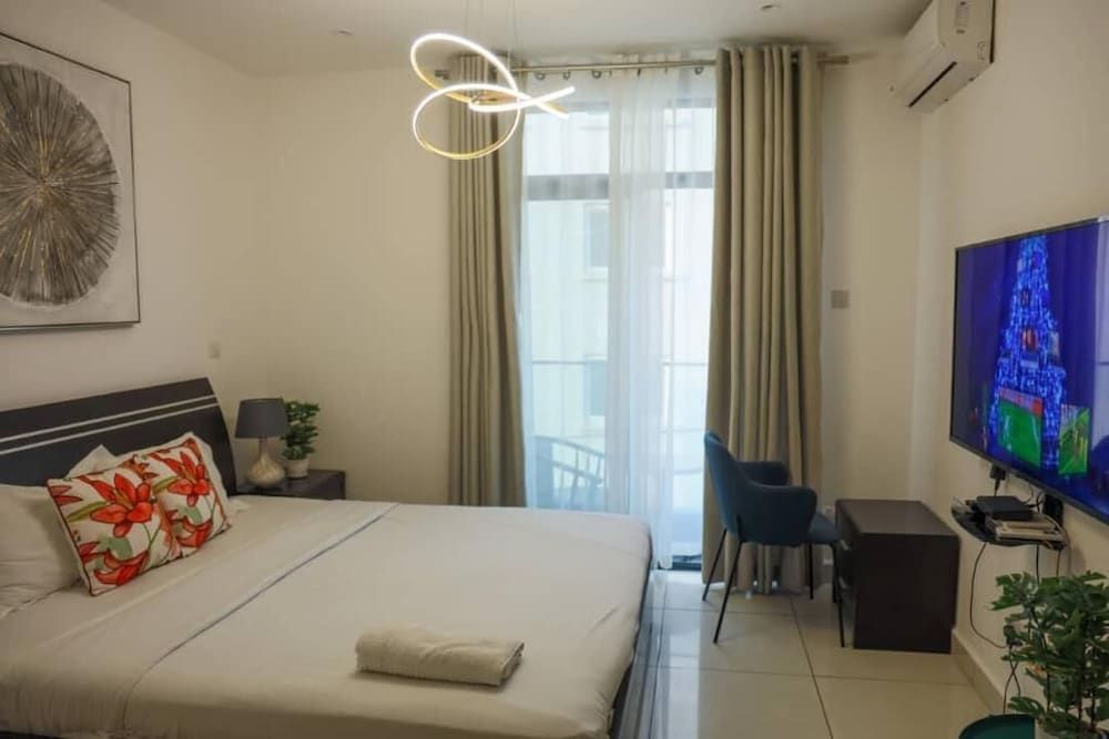 Unique Homes by Embassy Gardens Luxury Studio Suite, Courtyard View 9