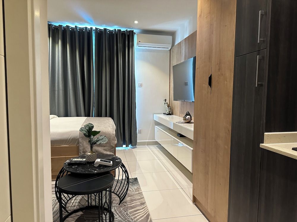 Unique Homes by Embassy Gardens Luxury Studio Suite, Courtyard View 78