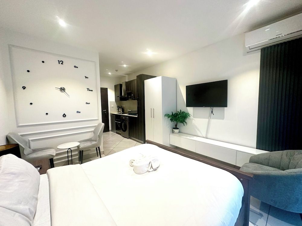 Unique Homes by Embassy Gardens Luxury Studio Suite, Courtyard View 28