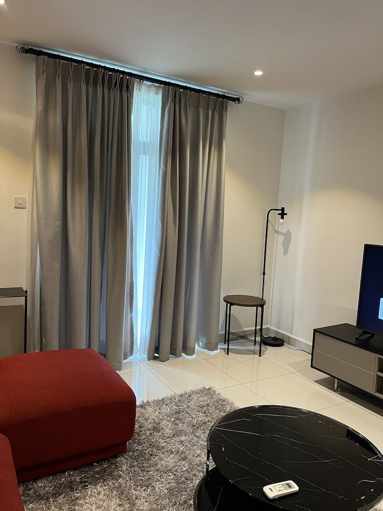 Unique Homes by Embassy Gardens Deluxe Duplex, 1 Bedroom, Pool View 37