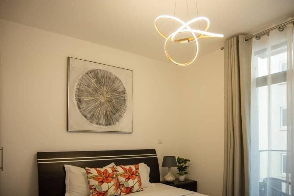 Unique Homes by Embassy Gardens Luxury Studio Suite, Courtyard View 10