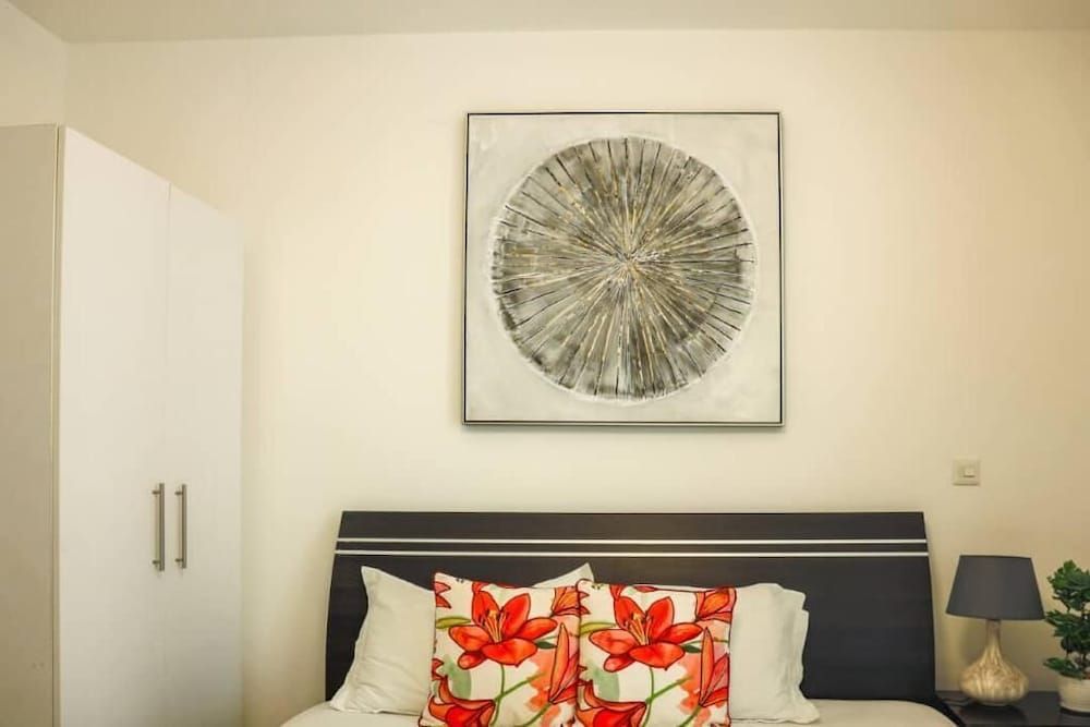 Unique Homes by Embassy Gardens Luxury Studio Suite, Courtyard View 8