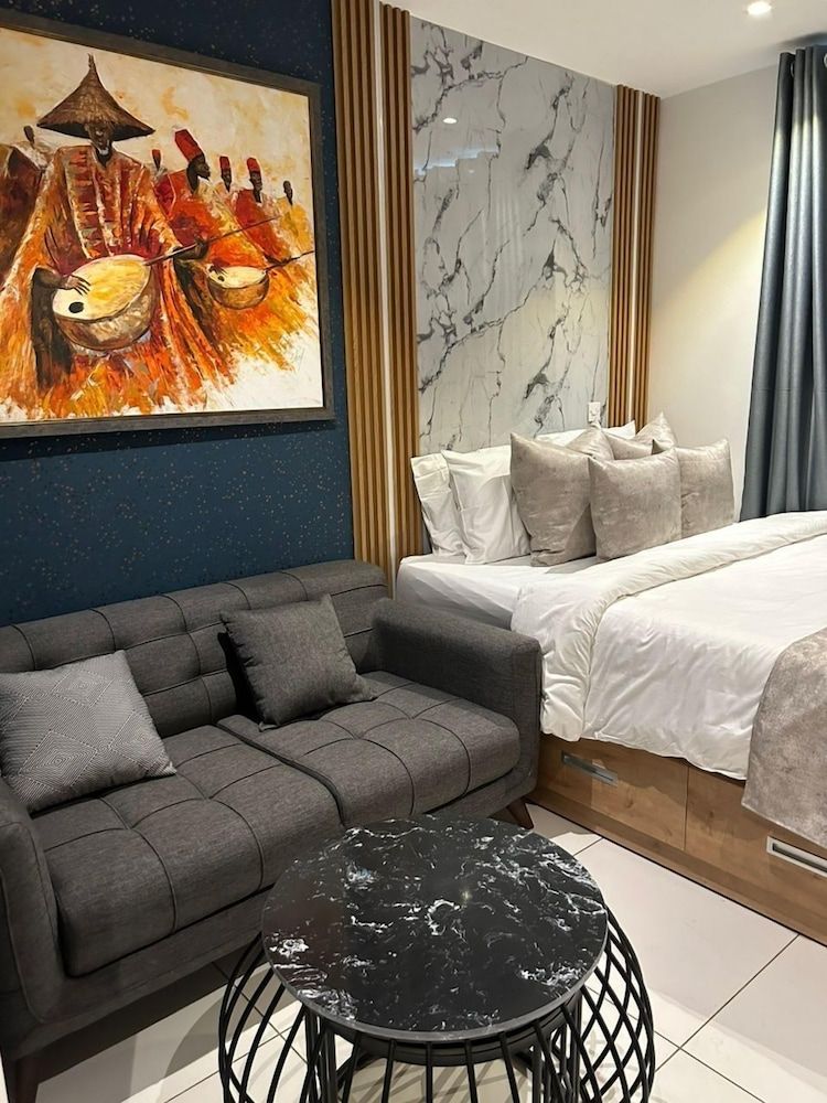 Unique Homes by Embassy Gardens Luxury Studio Suite, Courtyard View 20