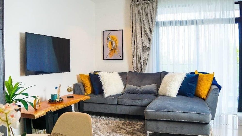 Unique Homes by Embassy Gardens Executive Apartment, 1 Queen Bed, Accessible 11