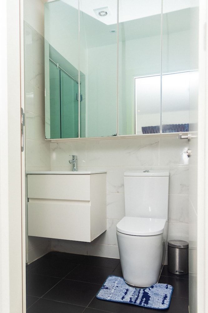 Unique Homes by Embassy Gardens Deluxe Duplex, 1 Bedroom, Pool View 17