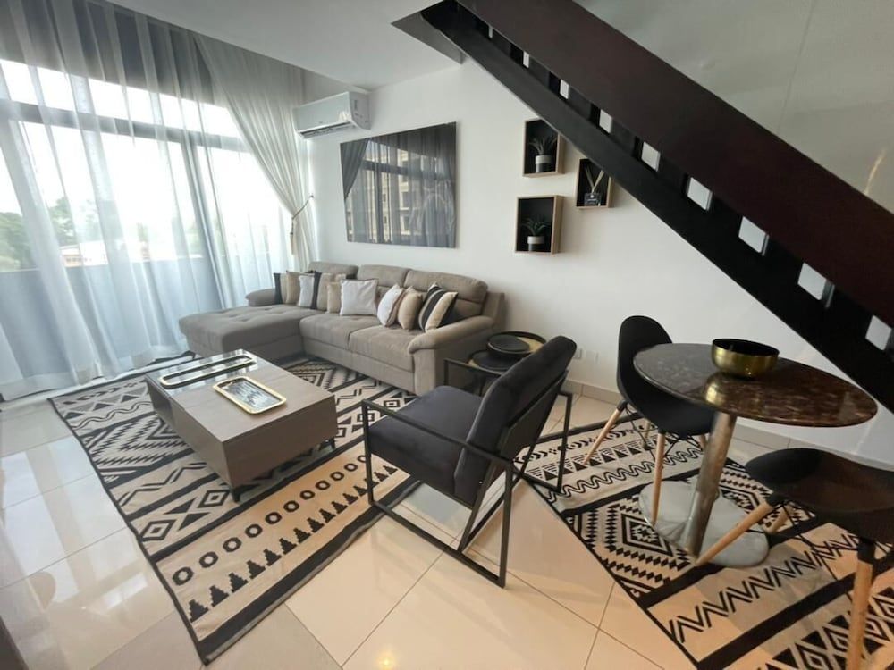 Unique Homes by Embassy Gardens Deluxe Duplex, 1 Bedroom, Pool View 33