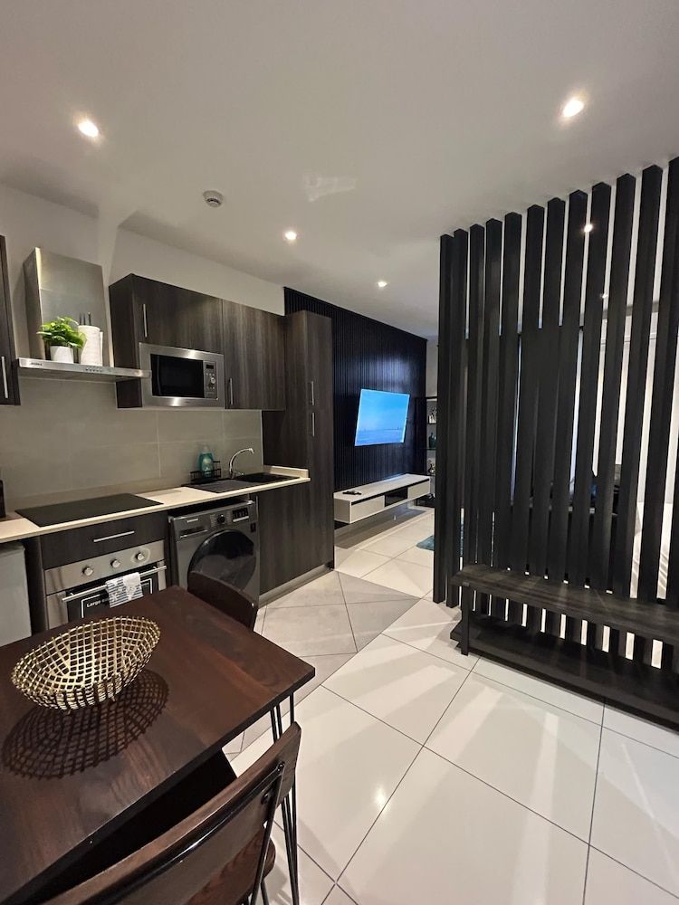 Unique Homes by Embassy Gardens Luxury Studio Suite, Courtyard View 96