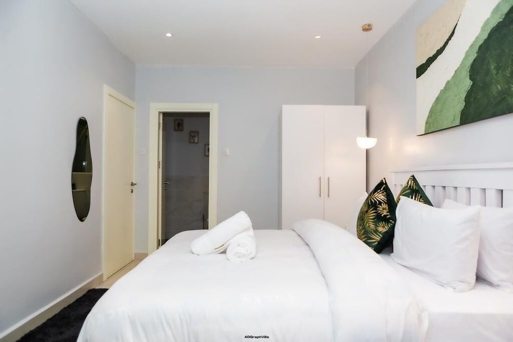 Unique Homes by Embassy Gardens Executive Apartment, 1 Queen Bed, Accessible 10