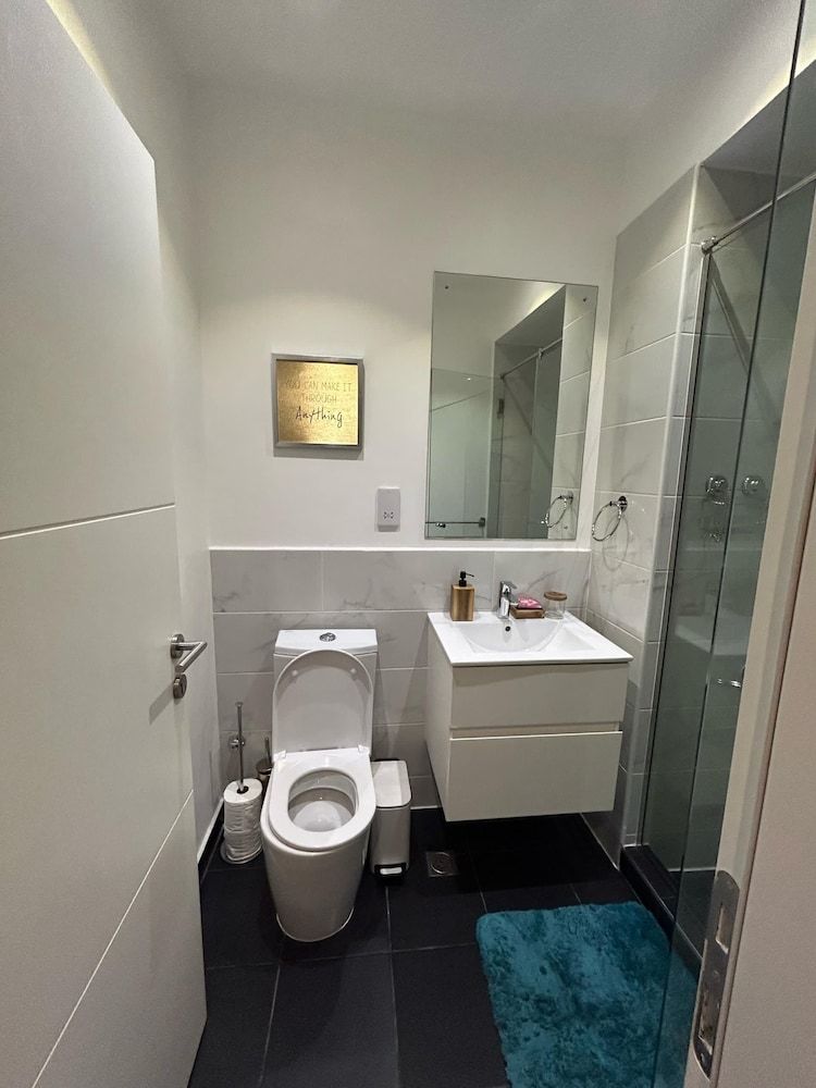 Unique Homes by Embassy Gardens Luxury Studio Suite, Courtyard View 66