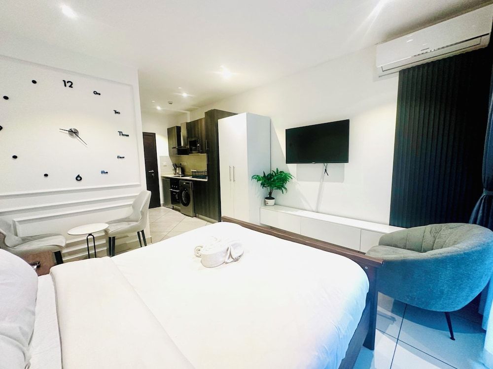 Unique Homes by Embassy Gardens Luxury Studio Suite, Courtyard View 31