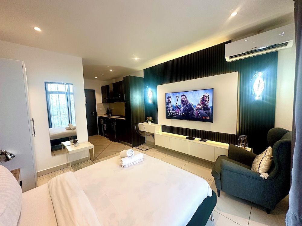 Unique Homes by Embassy Gardens Luxury Studio Suite, Courtyard View 36