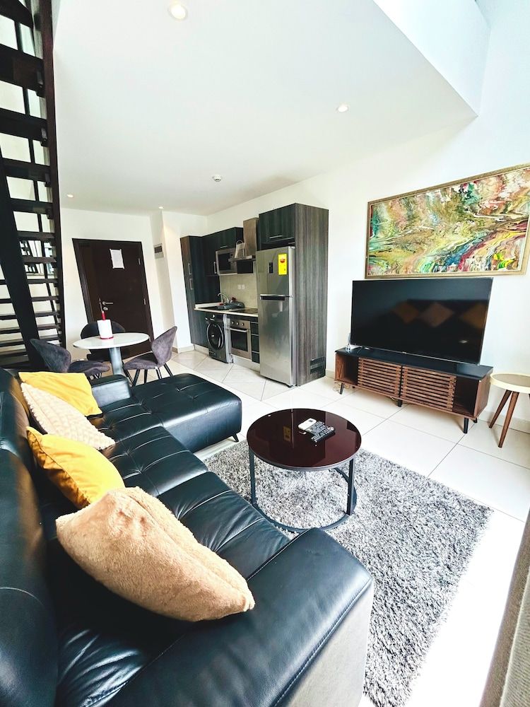 Unique Homes by Embassy Gardens Deluxe Duplex, 1 Bedroom, Pool View 44