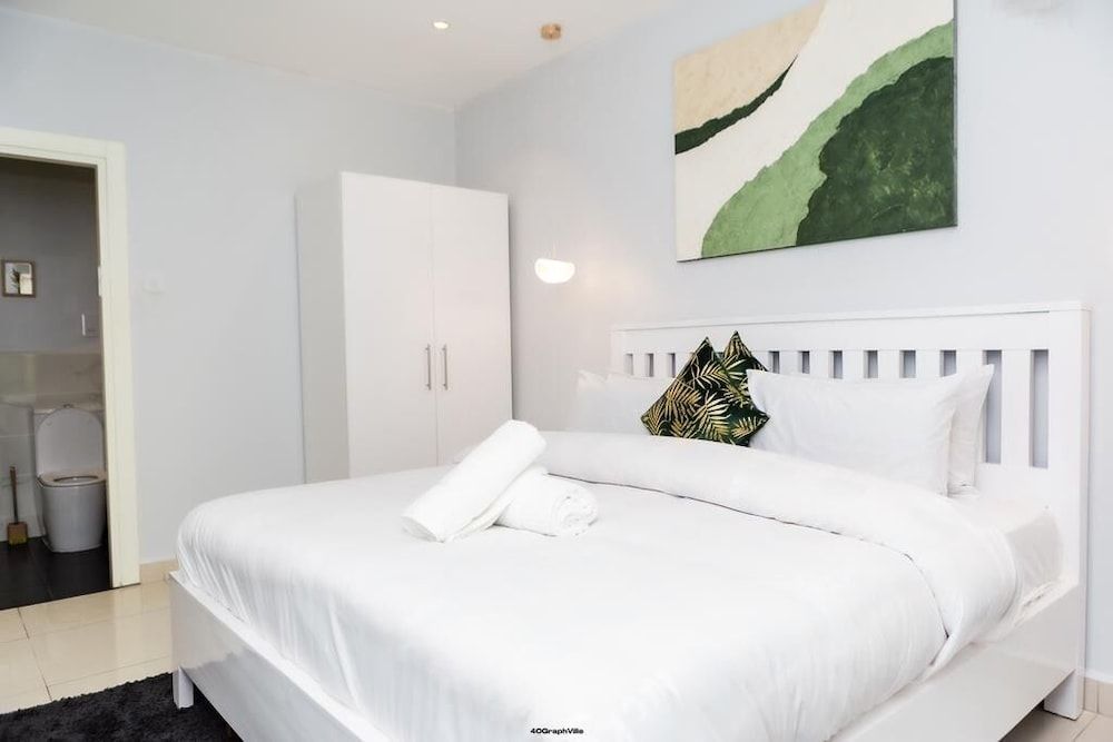 Unique Homes by Embassy Gardens Deluxe Duplex, 1 Bedroom, Pool View 12