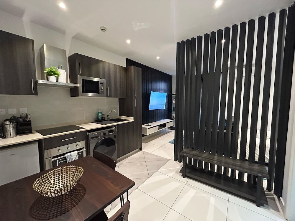 Unique Homes by Embassy Gardens Luxury Studio Suite, Courtyard View 86