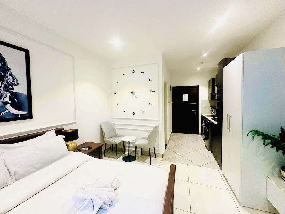 Unique Homes by Embassy Gardens Luxury Studio Suite, Courtyard View 26