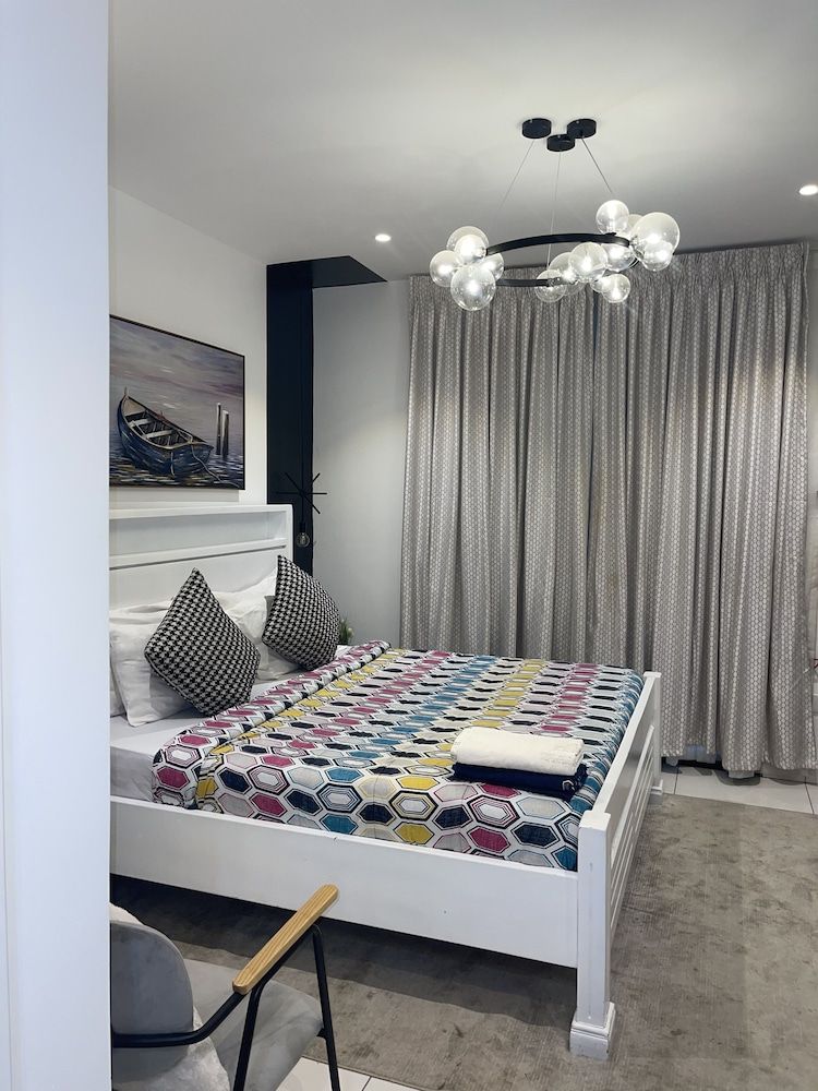 Unique Homes by Embassy Gardens Luxury Studio Suite, Courtyard View 4