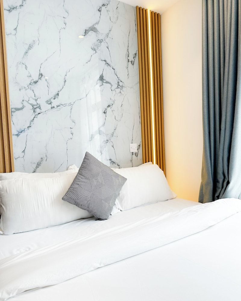 Unique Homes by Embassy Gardens Luxury Studio Suite, Courtyard View 25